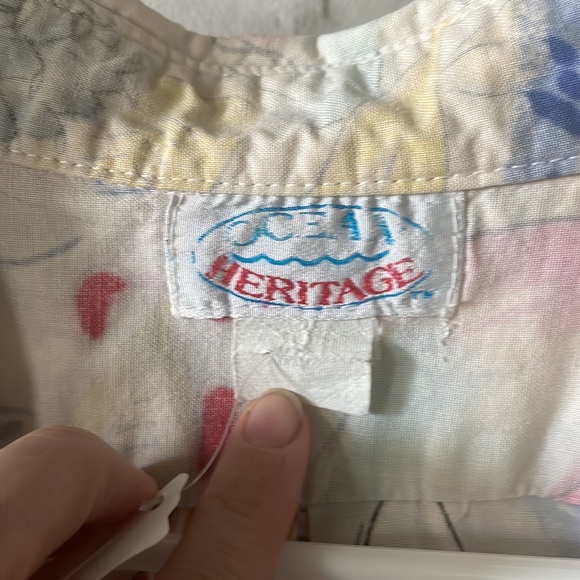 Vintage men’s Hawaiian shirt - Picture 2 of 4